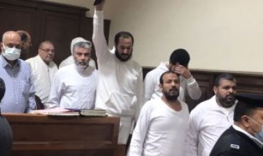 وصول حسن راتب وعلاء حسانين و21 متهما آخرين إلى المحكمة في قضية «الآثار الكبرى»