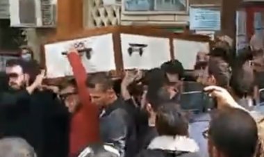 شاهد| تشييع جثمان المذيع إياد داوود وسط انهيار عائلته وأصدقائه