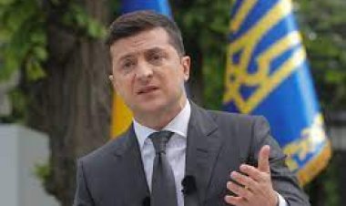 خبير نفسي يحلل لغة جسد الرئيس الأوكراني: «مهزوز وغير واثق فيمن حوله»