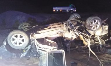 مصرع 3 أشخاص وإصابة 2 آخرين في حادث انقلاب سيارة ملاكي بطريق الواحات