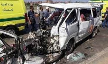 مصرع شخص وإصابة 5 آخرين في حادث تصادم بين سيارتي نقل بالطريق الزراعي