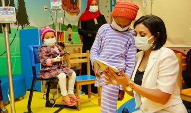 احتفالًا باليوم العالمي للمرأة .. سهر الصايغ تزور مستشفى الأورام في الأقصر 