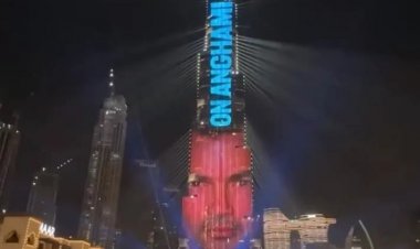 احتفالا بتعاونه مع «أنغامي».. صور عمرو دياب تزين برج خليفة