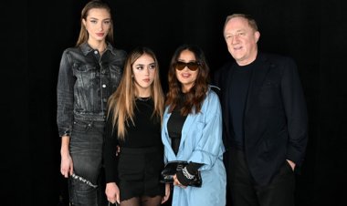 سلمى حايك تخطف الأنظار بصحبة زوجها وأولادهما فى أسبوع الموضة بباريس