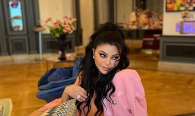 شاهدI هيفاء وهبي تحتفل بعيد ميلادها مع عائلتها