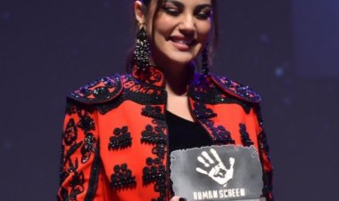 شاهدI تكريم درة بالمهرجان الدولي لسينما حقوق الإنسان بتونس