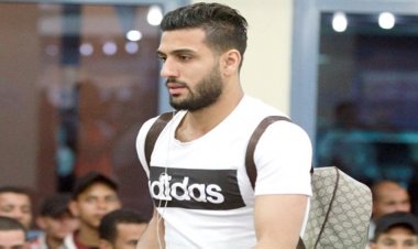 فيديو | أحمد الشناوي يستعرض سيارته «الفارهة» في شوارع القاهرة