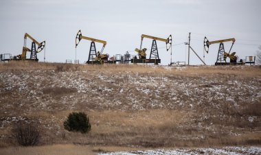 انخفاض أسعار النفط الخام.. محادثات روسيا وأوكرانيا السبب