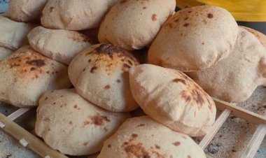 ضبط صاحب مخبز سياحي بالقاهرة.. جمع الدقيق البلدي المدعم لبيعه بالسوق السوداء