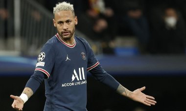 صحيفة فرنسية: باريس سان جيرمان يعرض نيمار على برشلونة