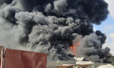 حريق ضخم في مصنع لـ«التنر» بمنطقة أبو رواش بالجيزة