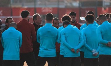 الخطيب يدعم لاعبي الأهلي والجهاز الفني قبل مواجهة المريخ