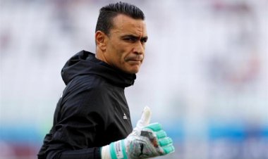 الحضري يحتفل بتخرج ابنته من الجامعة