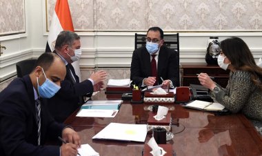 «مدبولي» يتابع إنشاء 3 آلاف نقطة شحن للسيارات الكهربائية بالمحافظات