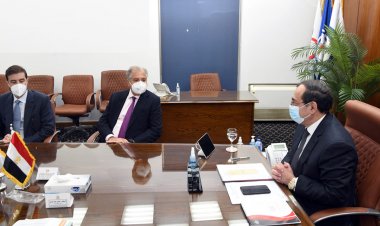 مباحثات مشتركة بين «البترول» ومجموعة شاندريس هيلاس اليونانية لدعم أنشطة النقل البحرى الغاز المسال