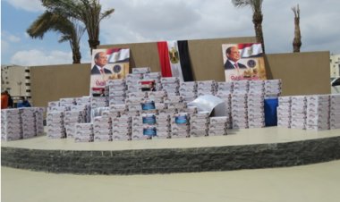 الداخلية تنظم قوافل إنسانية لتوزيع مواد غذائية على المواطنين بحى الأسمرات