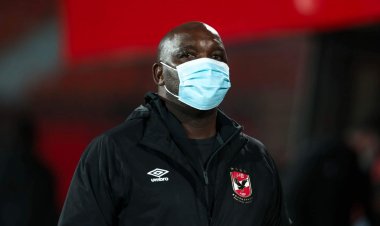 بيرسي تاو يقود خط وسط الأهلي أمام المريخ السوادني