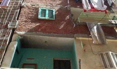 مصرع شاب وإصابة والده انهار عليهما سقف عقار بالحضرة فى الإسكندرية