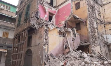 مصرع شخص واحتجاز 3 آخرين من أسرة واحدة في انهيار أجزاء من عقار بالإسكندرية