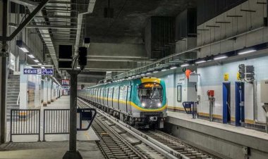 سقوط «لوحة» إعلانية يتسبب في توقف حركة مترو المرج حلوان