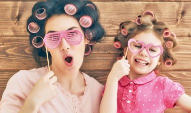 «ولو قمت وجبتهالك».. أشهر «7» جمل لـ ست الحبايب في عيدها