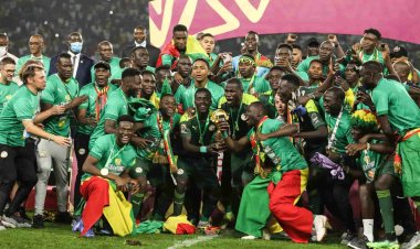 حارس السنغال يستفز الجماهير المصرية: «نحن أبطال إفريقيا»