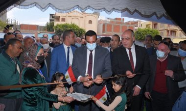 محافظ البحيرة يفتتح معرض السلع والمنتجات الغذائية والرمضانية بكوم حمادة