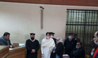 بكاء وانهيار حنين حسام أثناء محاكمتها