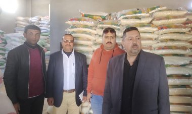 ضبط 17 طن أرز معبأ داخل مخزن في البحيرة بغرض الاحتكار