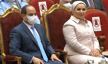 الرئيس السيسي وحرمه يشاهدان فقرات فنية ضمن فعاليات حفل تكريم المرأة المصرية