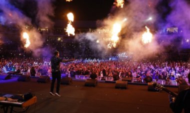 تعرف على سعر قميص عمرو دياب في حفل الرياض