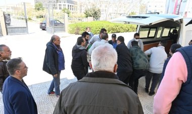 تشييع جثمان الفنان الراحل أحمد حلاوة من المجمع الإسلامي