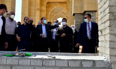رئيس الوزراء يتفقد أعمال ترميم مسجد عمرو بن العاص