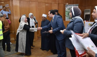 نائب محافظ الأقصر يكرم الأم المثالية في احتفالية «أطيب قلب»