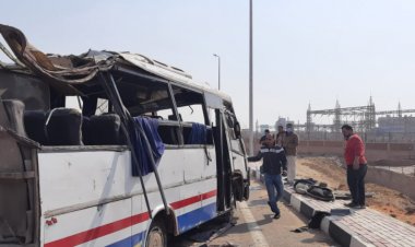بالصور.. إصابة «17» شخصًا فى حادث انقلاب أتوبيس بـ«محور شينزو- آبي» بمدينة نصر 