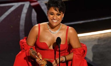 بعد فوزها بالأوسكار.. أريانا ديبوز: «احتفل بكوني امرأة مثلية»