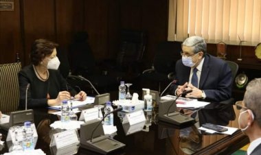 الكهرباء تبحث تنفيذ مشروعات جديدة مع بنك الاستثمار الأوروبي 