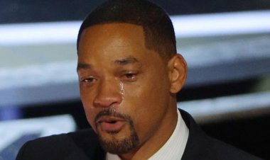 بعد صفعه كريس روك.. «صحيفة» تلمح بسحب جائزة «الأوسكار» من ويل سميث