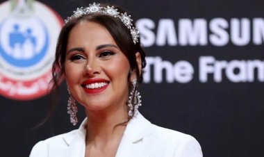 ياسمين رئيس تواصل تصدرها «التريند» بسبب ملابسها الجريئة