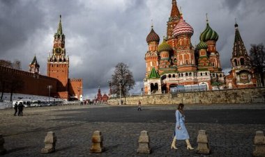 بوتين يطرد دبلوماسيين بالجملة من الأراضي الروسية