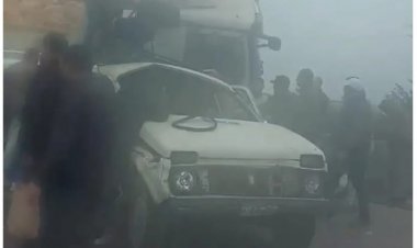 انقلاب سيارة نقل محملة بالطوب على 4 سيارات بالطريق الصحراوي