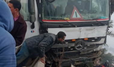 إصابة 20 شخصًا في حادث تصام 11 سيارة بالطريق الصحراوي| صور