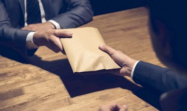 المتهم الثاني في «رشوة الصحة»: زوج الوزيرة طلب 5 مليون جنيه لإنهاء إجراءات تراخيص مستشفى