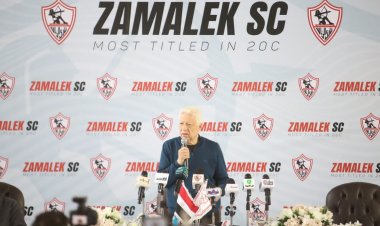 مرتضى منصور يهنيء طائرة الزمالك ويطالبهم بحصد اللقب