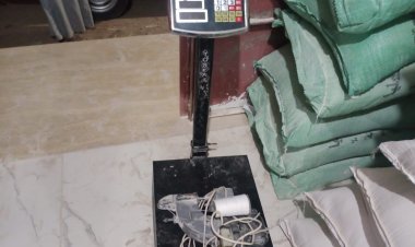 ضبط مخزن لإعادة تعبئة الدقيق البلدي بدون ترخيص في الأقصر