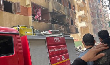 بالصور.. تفحم «5» طوابق وسيارتين فى حريق عقار النزهة الجديدة