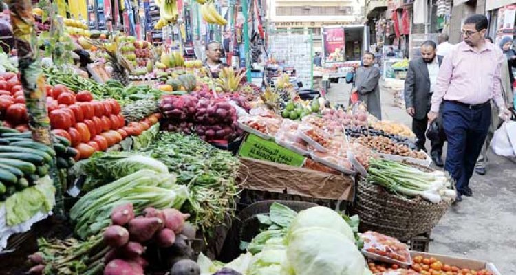 «الحبس وغرامة 2 مليون جنيه».. عقوبة جشع التجار واحتكار السلع