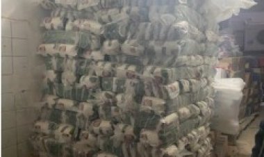 ضبط  10 طن مواد غذائية مجهولة المصدر داخل مخزن بالسلام