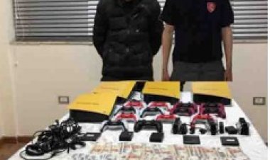 القبض على شقيقين لقيامهما بسرقة محل بأسلوب «كسر الباب» بالتجمع الأول