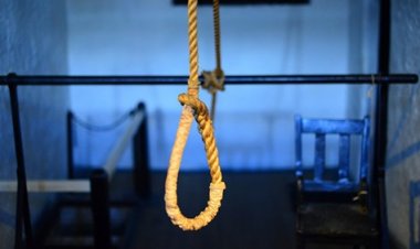 الإعدام شنقا لعامل والسجن 10 سنوات لوالدته وشقيقه بتهمة قتل شاب بالأميرية